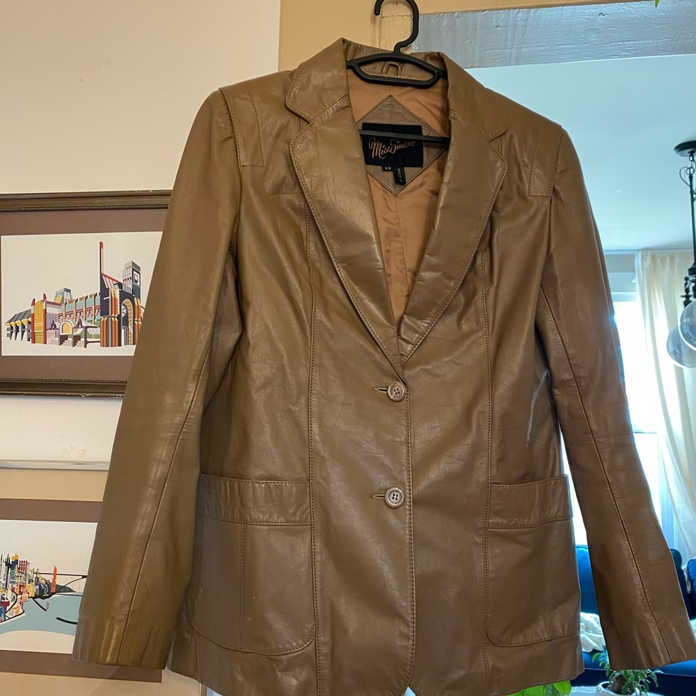 Vintage Women's Tan Leather Jacket